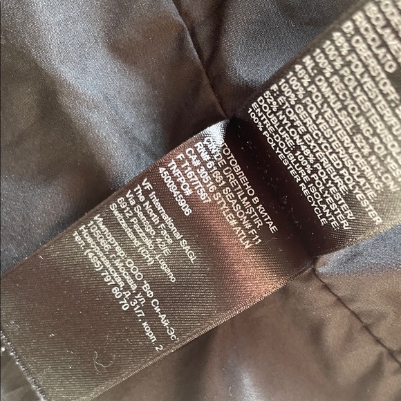 The North Face Women's Black Quilted Snow Jacket - Picture 5 of 7